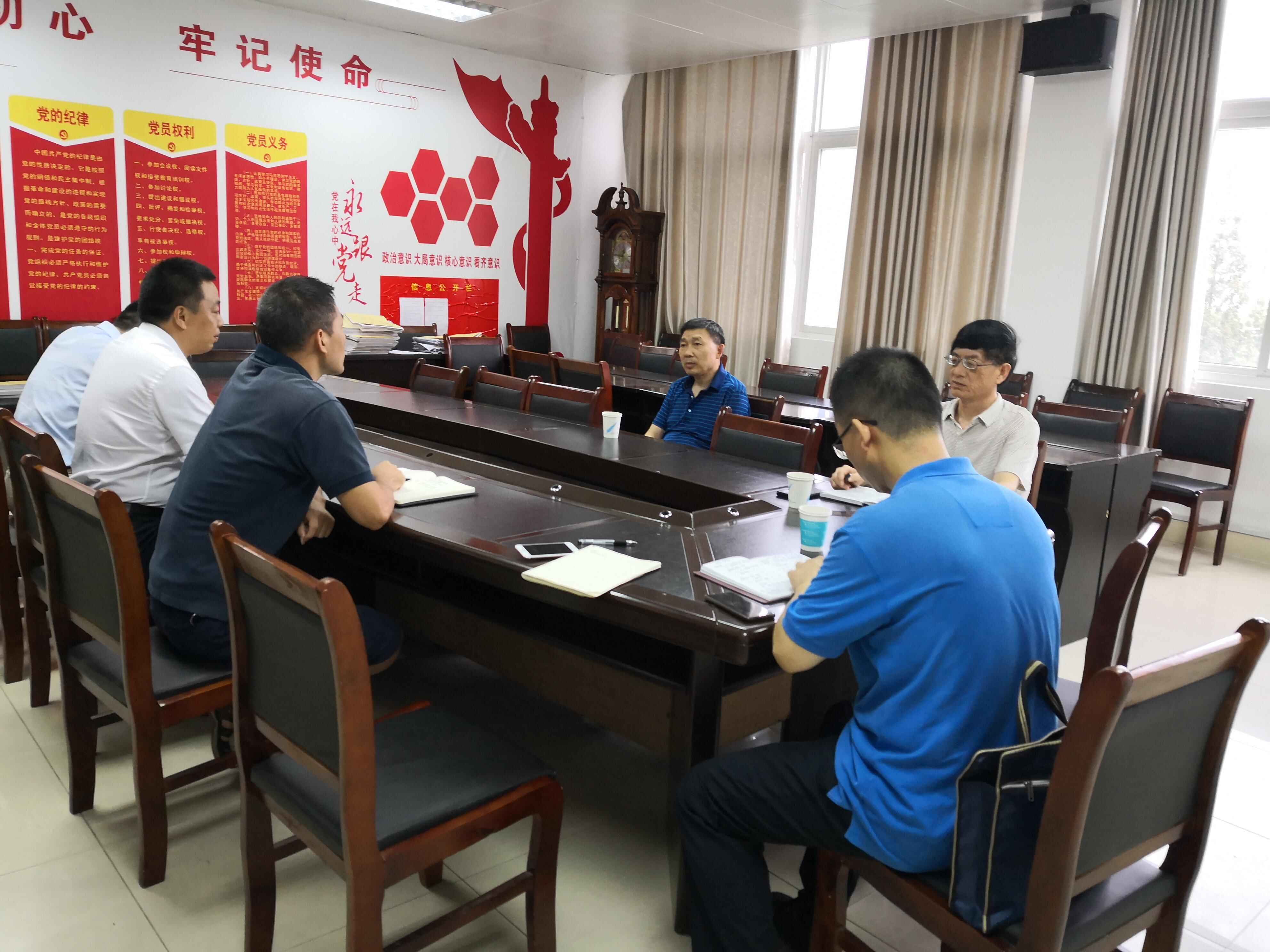 副校长王文臣到皇冠集团网站检查新学期教学工作.jpg